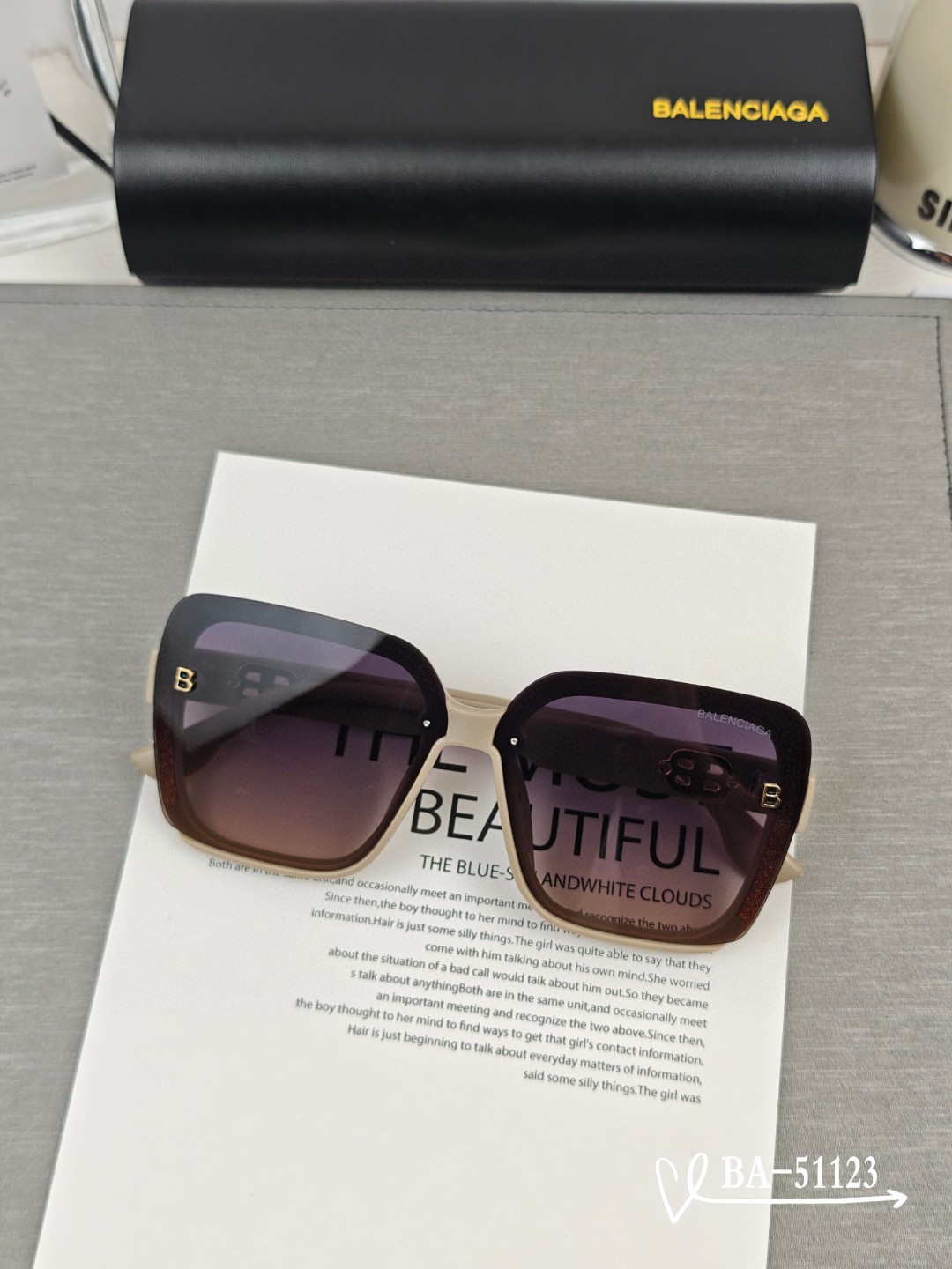   👓.【巴黎世家-Balenciaga】
         🕶.【宝丽来树脂镜片】
         