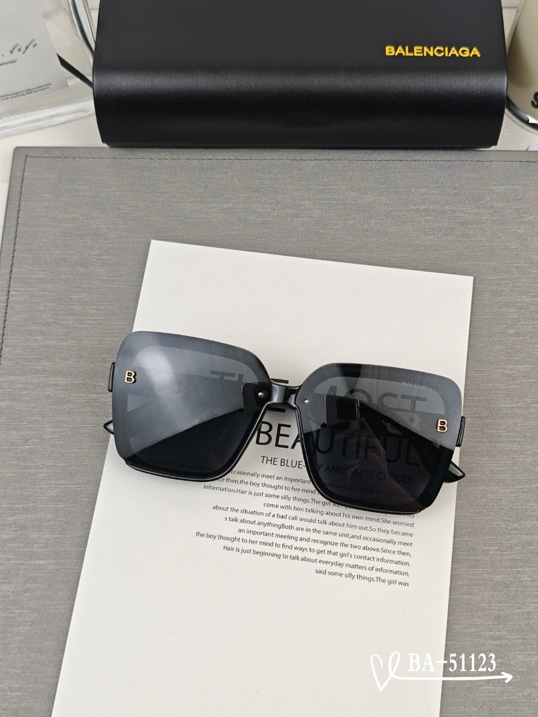   👓.【巴黎世家-Balenciaga】
         🕶.【宝丽来树脂镜片】
         