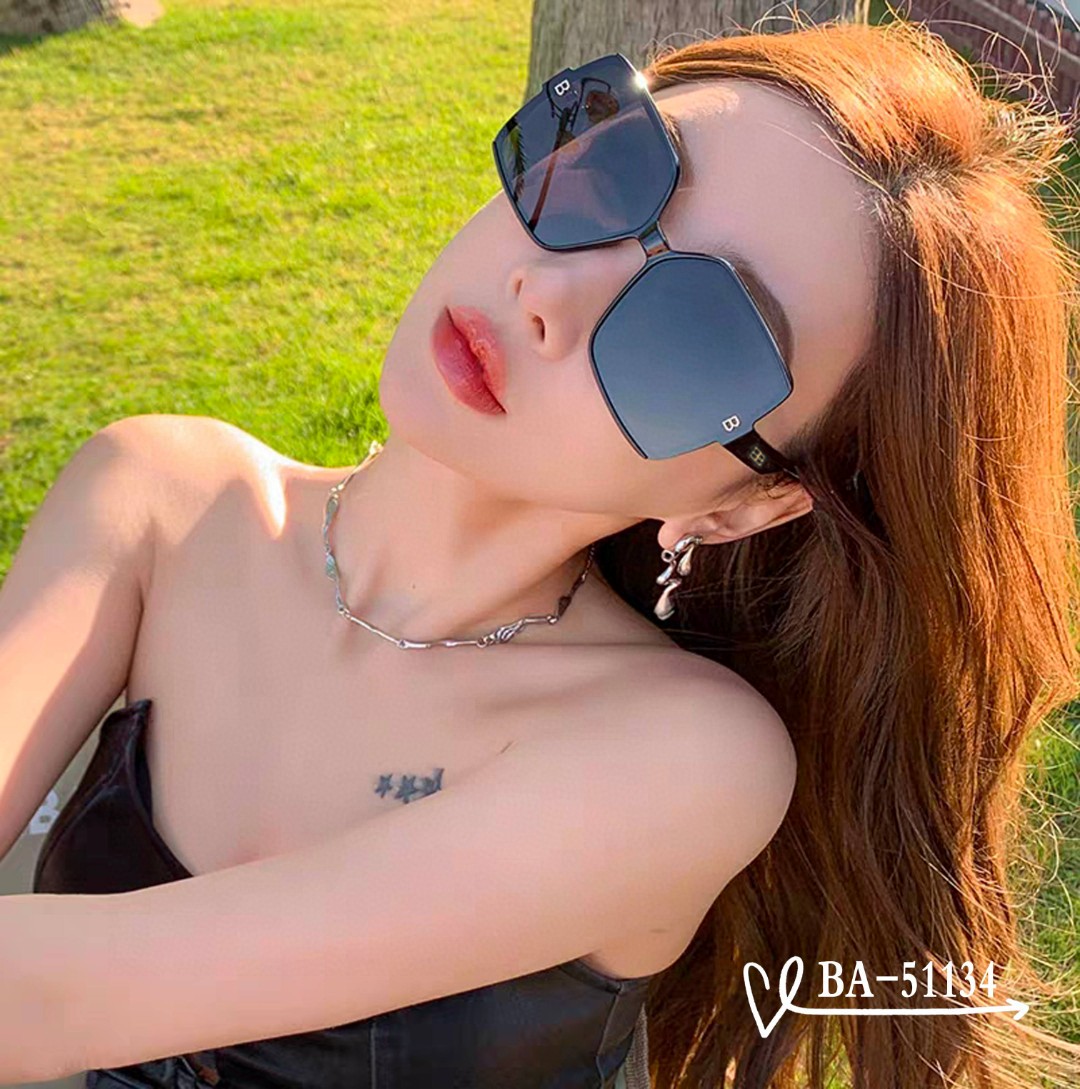   👓.【巴黎世家-Balenciaga】
         🕶.【宝丽来树脂镜片】
         