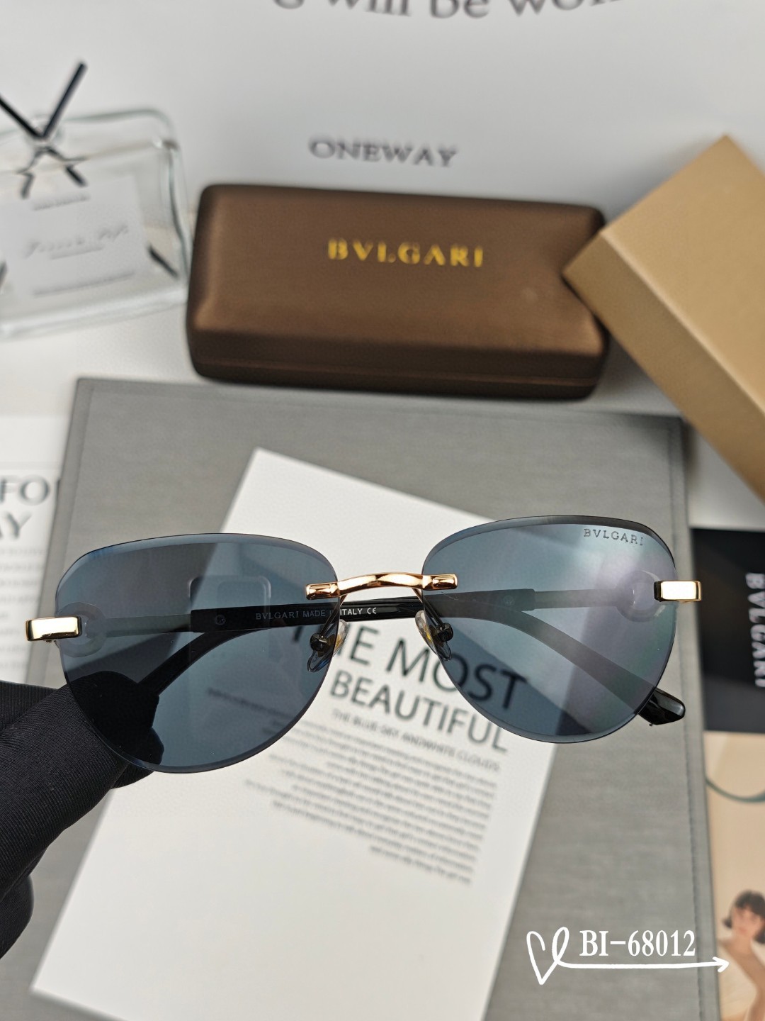    👓.【BVLGARI-宝格丽】
         🕶️.【宝丽来树脂偏光镜片】
         