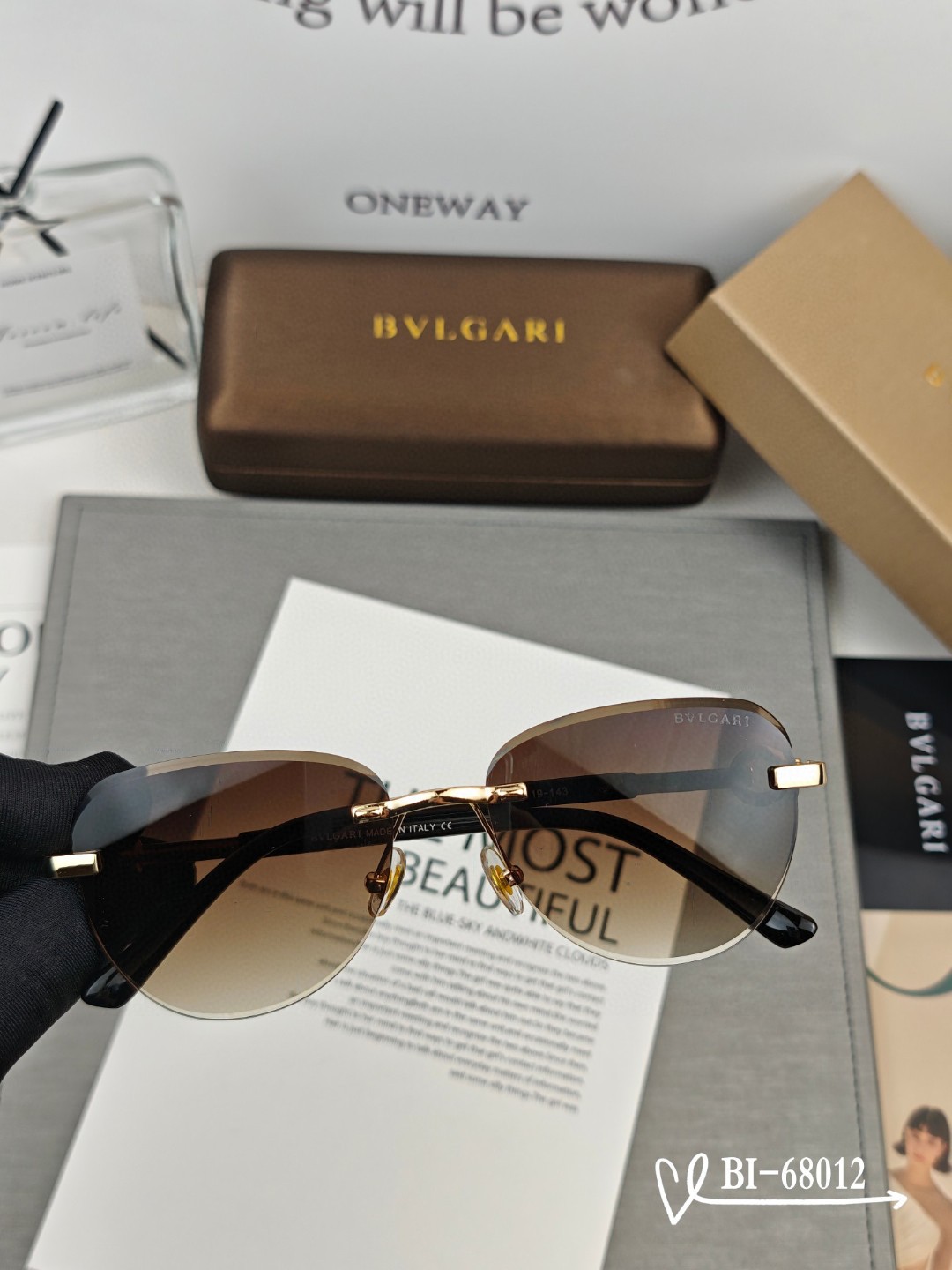    👓.【BVLGARI-宝格丽】
         🕶️.【宝丽来树脂偏光镜片】
         