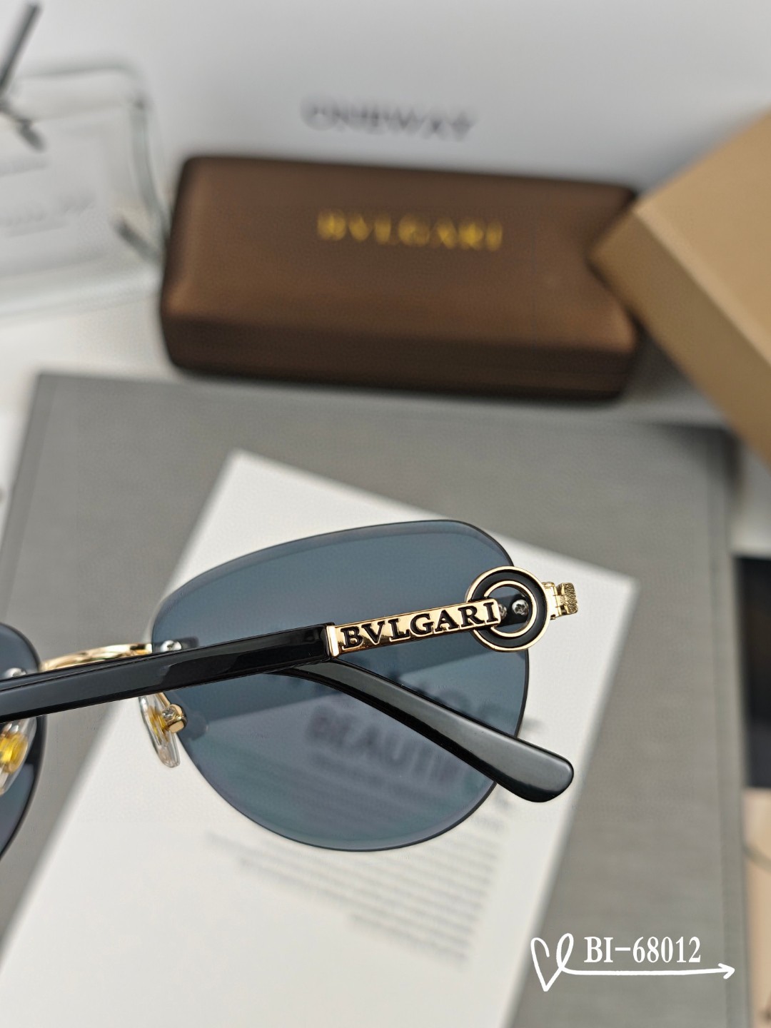    👓.【BVLGARI-宝格丽】
         🕶️.【宝丽来树脂偏光镜片】
         