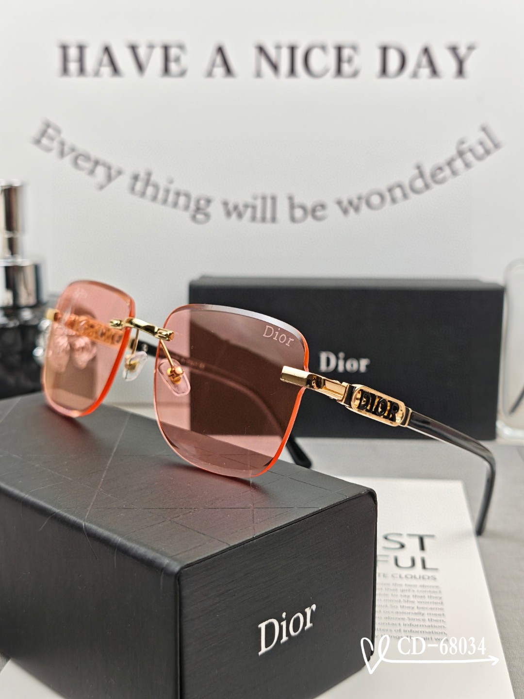    👓.【Dior-法国迪奥】
         🕶️.【宝丽来树脂偏光镜片】
         ⭐️