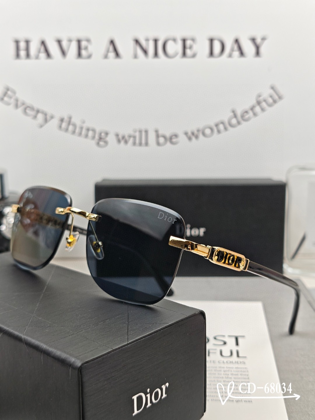    👓.【Dior-法国迪奥】
         🕶️.【宝丽来树脂偏光镜片】
         ⭐️