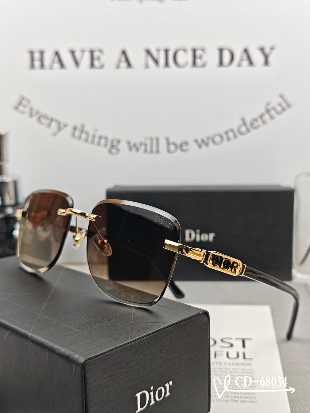   👓.【Dior-法国迪奥】
         🕶️.【宝丽来树脂偏光镜片】
         ⭐️