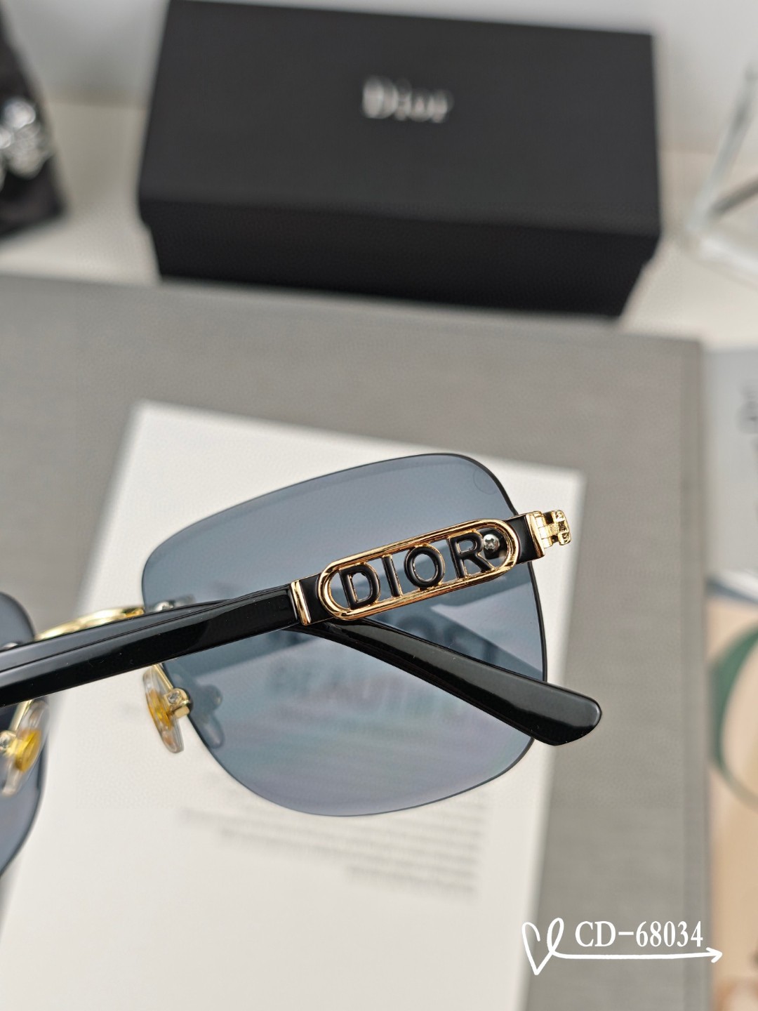    👓.【Dior-法国迪奥】
         🕶️.【宝丽来树脂偏光镜片】
         ⭐️