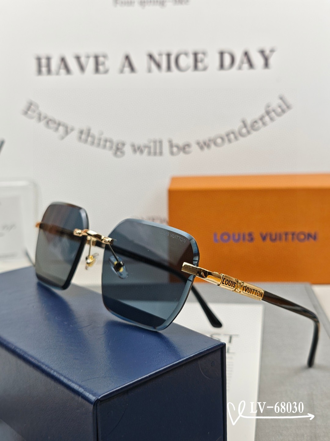    👓.【LV-路易威登】
         🕶️.【宝丽来树脂偏光镜片】
         ⭐️.【