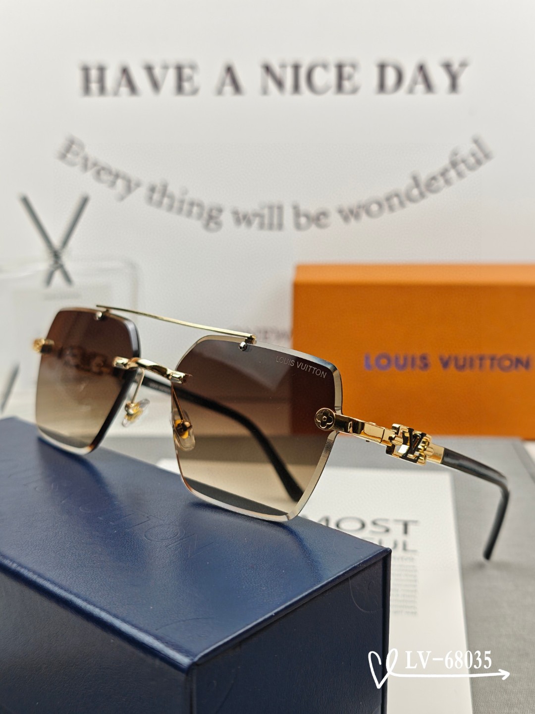    👓.【LV-路易威登】
         🕶️.【宝丽来树脂偏光镜片】
         ⭐️.【