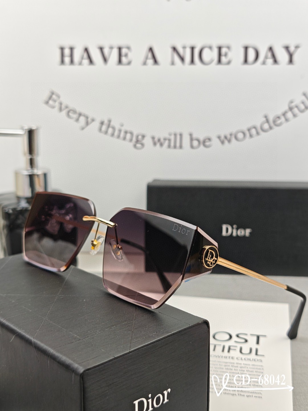    👓.【Dior-法国迪奥】
         🕶️.【宝丽来树脂偏光镜片】
         ⭐️