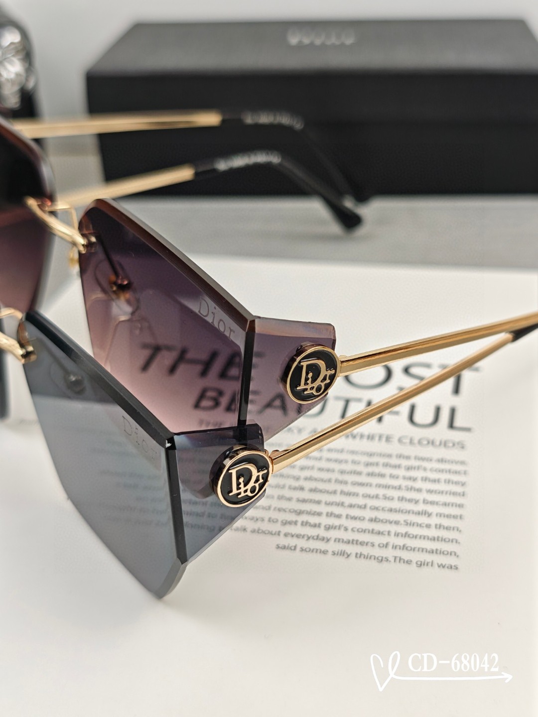    👓.【Dior-法国迪奥】
         🕶️.【宝丽来树脂偏光镜片】
         ⭐️