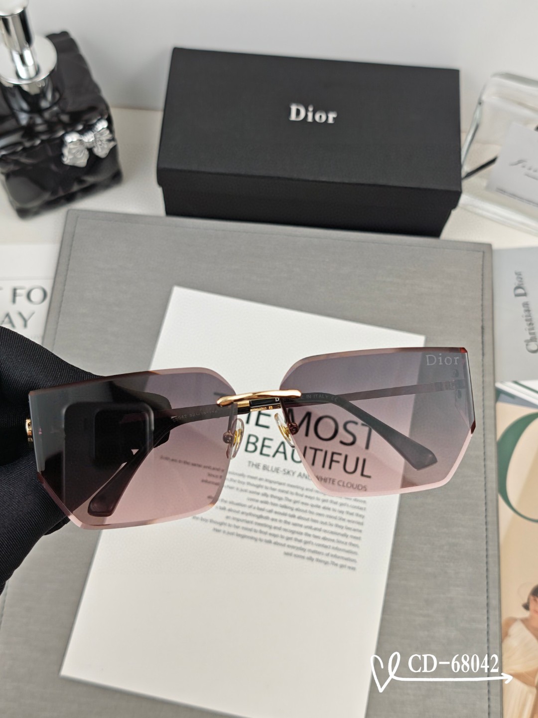    👓.【Dior-法国迪奥】
         🕶️.【宝丽来树脂偏光镜片】
         ⭐️