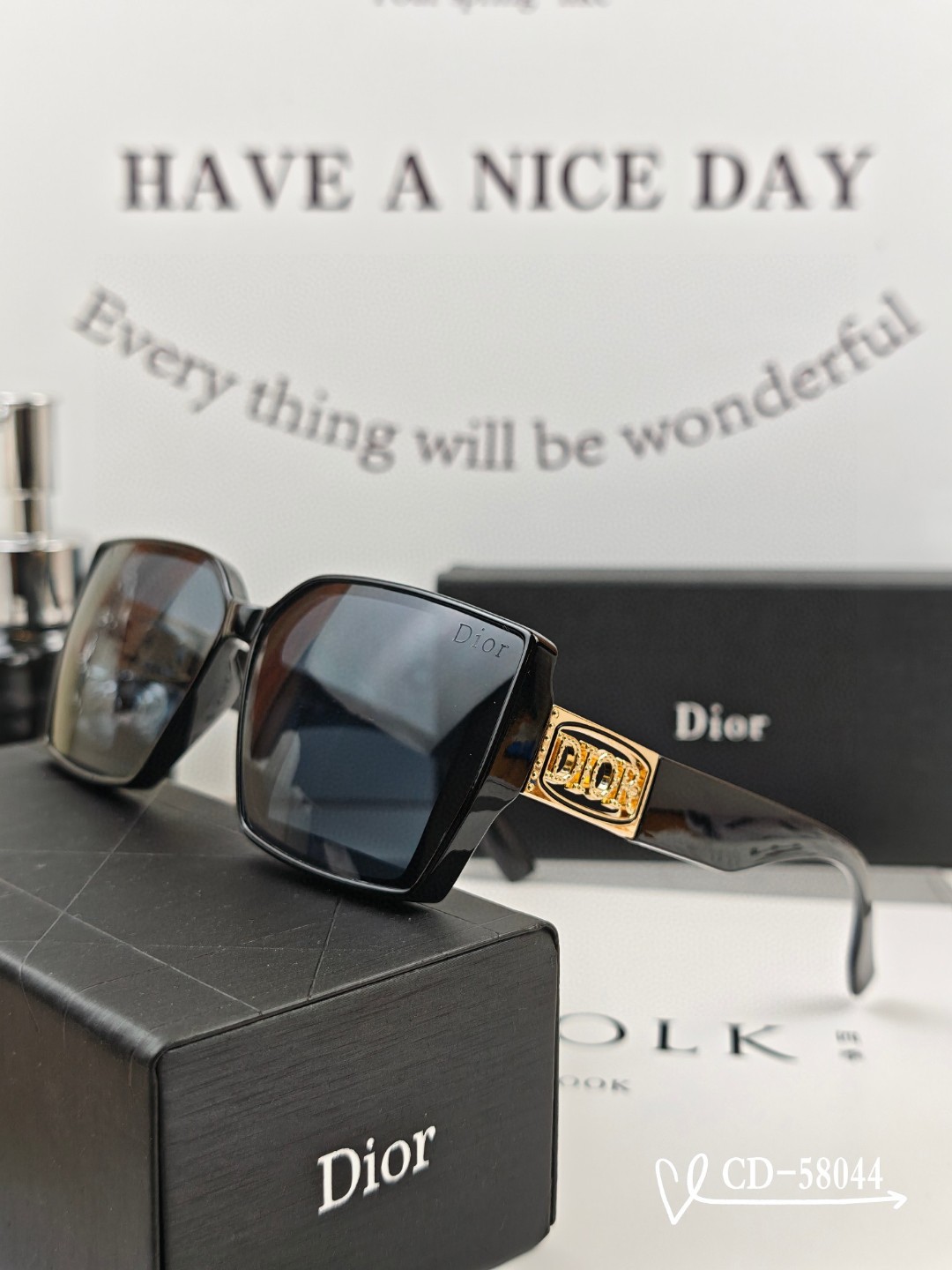    👓.【法国迪奥-DIOR】
         🕶️.【宝丽来树脂偏光镜片】
         ⭐️