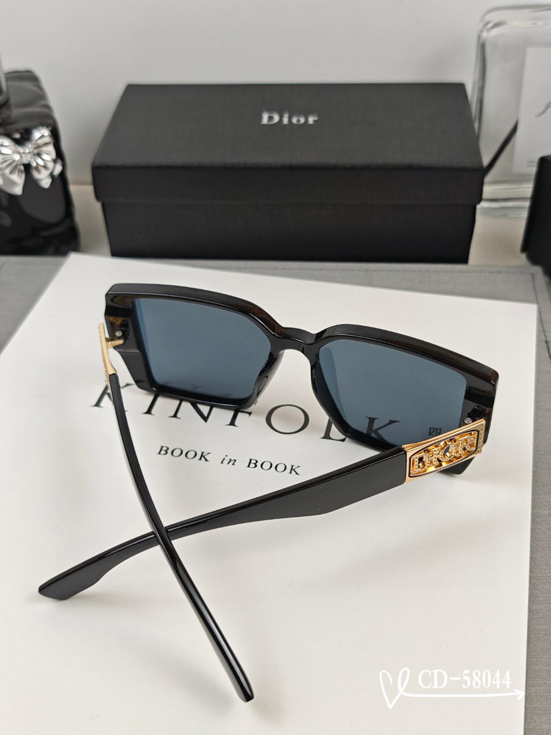   👓.【法国迪奥-DIOR】
         🕶️.【宝丽来树脂偏光镜片】
         ⭐️
