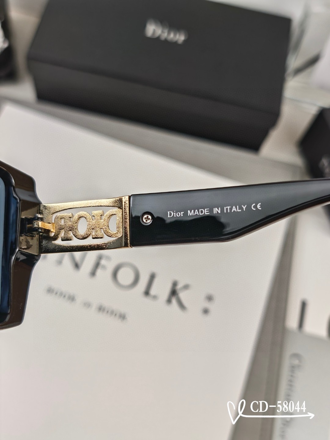    👓.【法国迪奥-DIOR】
         🕶️.【宝丽来树脂偏光镜片】
         ⭐️