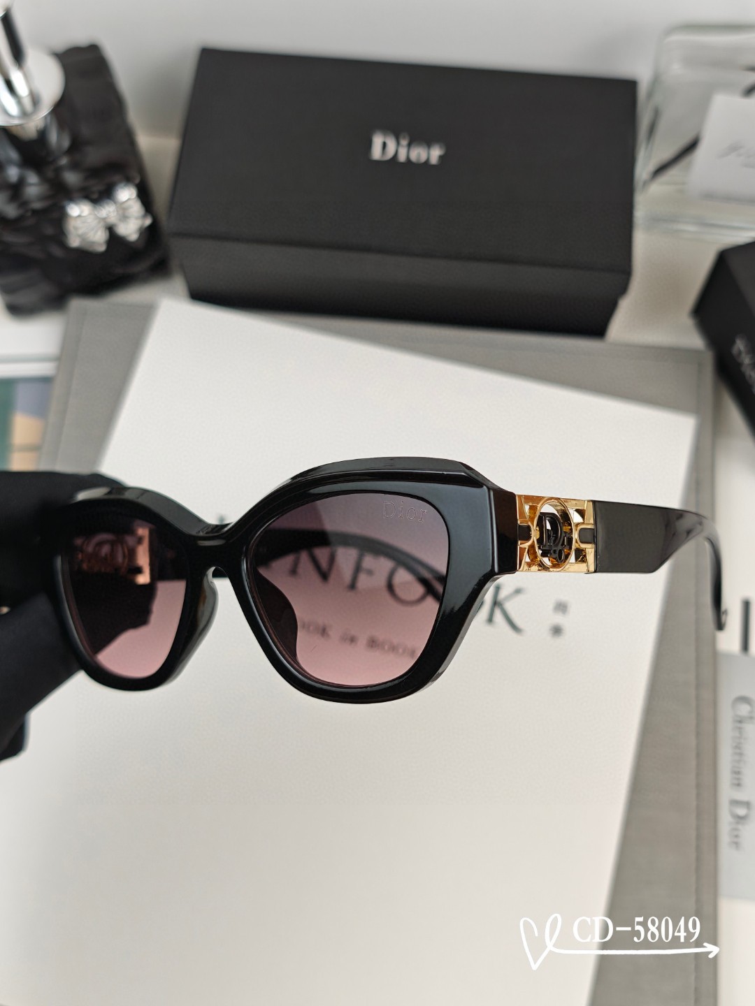    👓.【法国迪奥-DIOR】
         🕶️.【宝丽来树脂偏光镜片】
         ⭐️