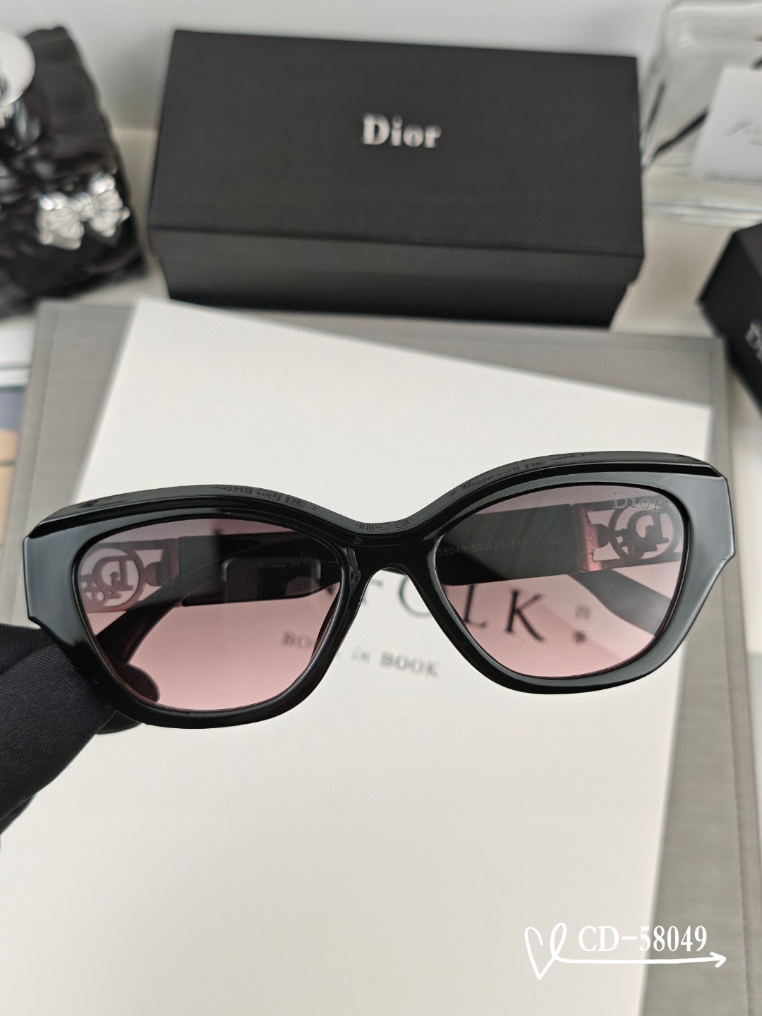    👓.【法国迪奥-DIOR】
         🕶️.【宝丽来树脂偏光镜片】
         ⭐️