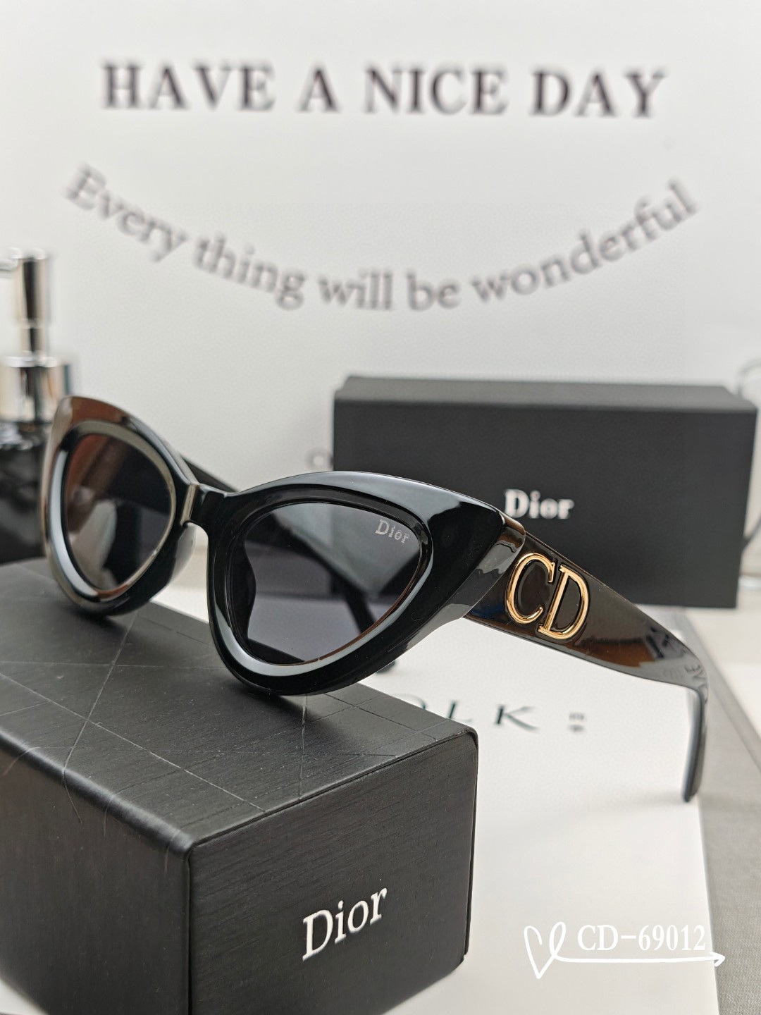    👓.【法国迪奥-DIOR】
         🕶️.【宝丽来树脂偏光镜片】
         ⭐️