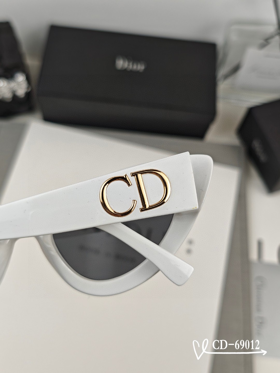    👓.【法国迪奥-DIOR】
         🕶️.【宝丽来树脂偏光镜片】
         ⭐️