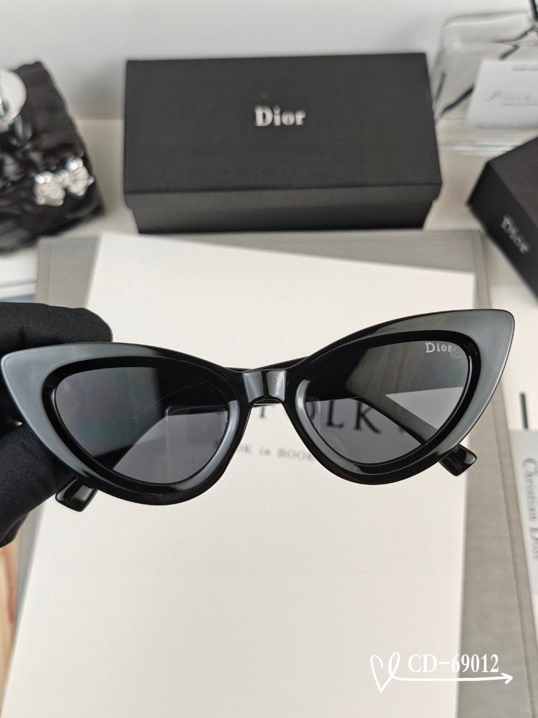    👓.【法国迪奥-DIOR】
         🕶️.【宝丽来树脂偏光镜片】
         ⭐️