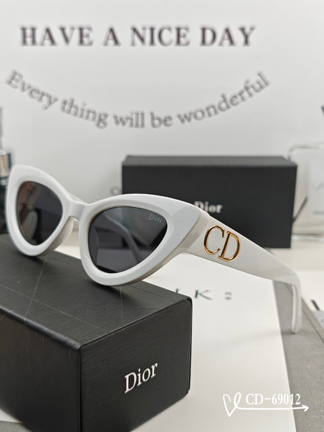    👓.【法国迪奥-DIOR】
         🕶️.【宝丽来树脂偏光镜片】
         ⭐️