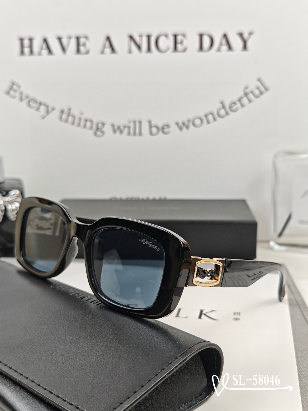   👓.【圣罗兰-ysl】
         🕶.【宝丽来树脂高清镜片】
         ⭐️ .【T