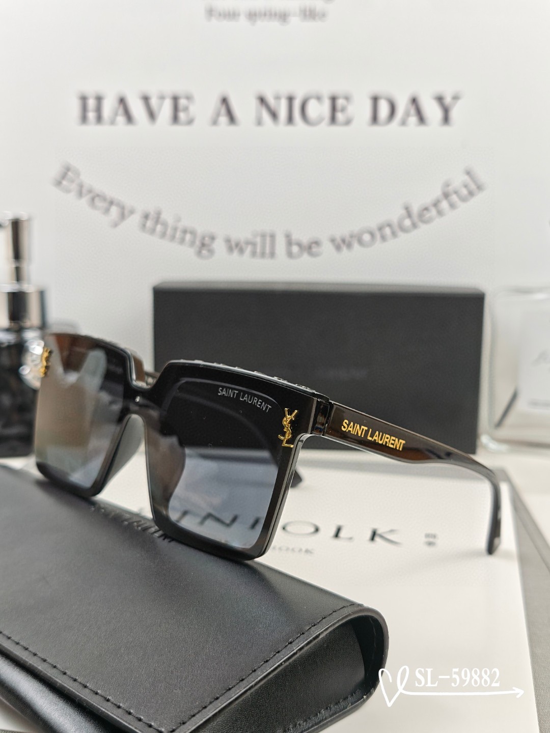   👓.【圣罗兰-ysl】
         🕶.【宝丽来树脂高清镜片】
         ⭐️ .【T