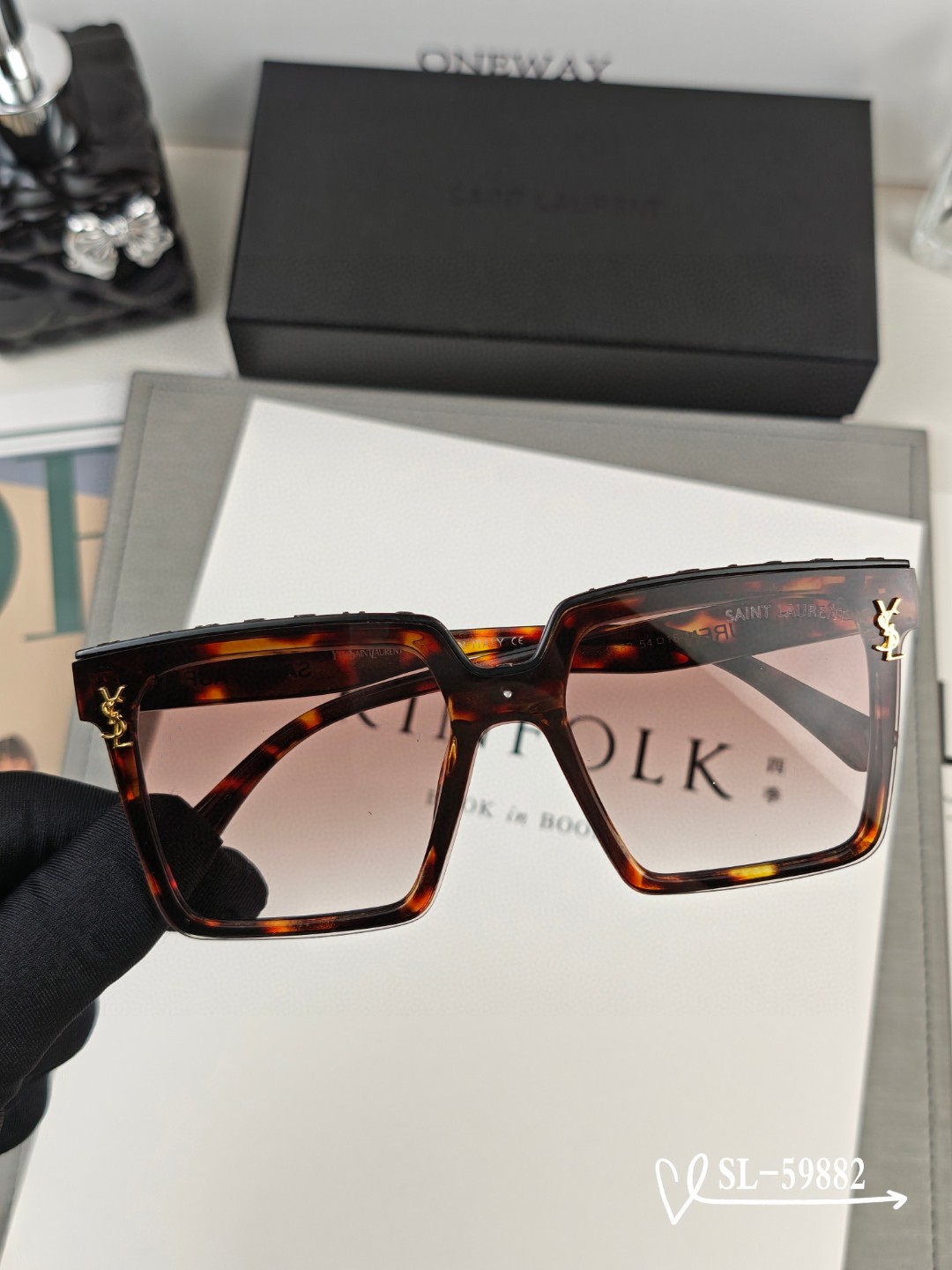   👓.【圣罗兰-ysl】
         🕶.【宝丽来树脂高清镜片】
         ⭐️ .【T