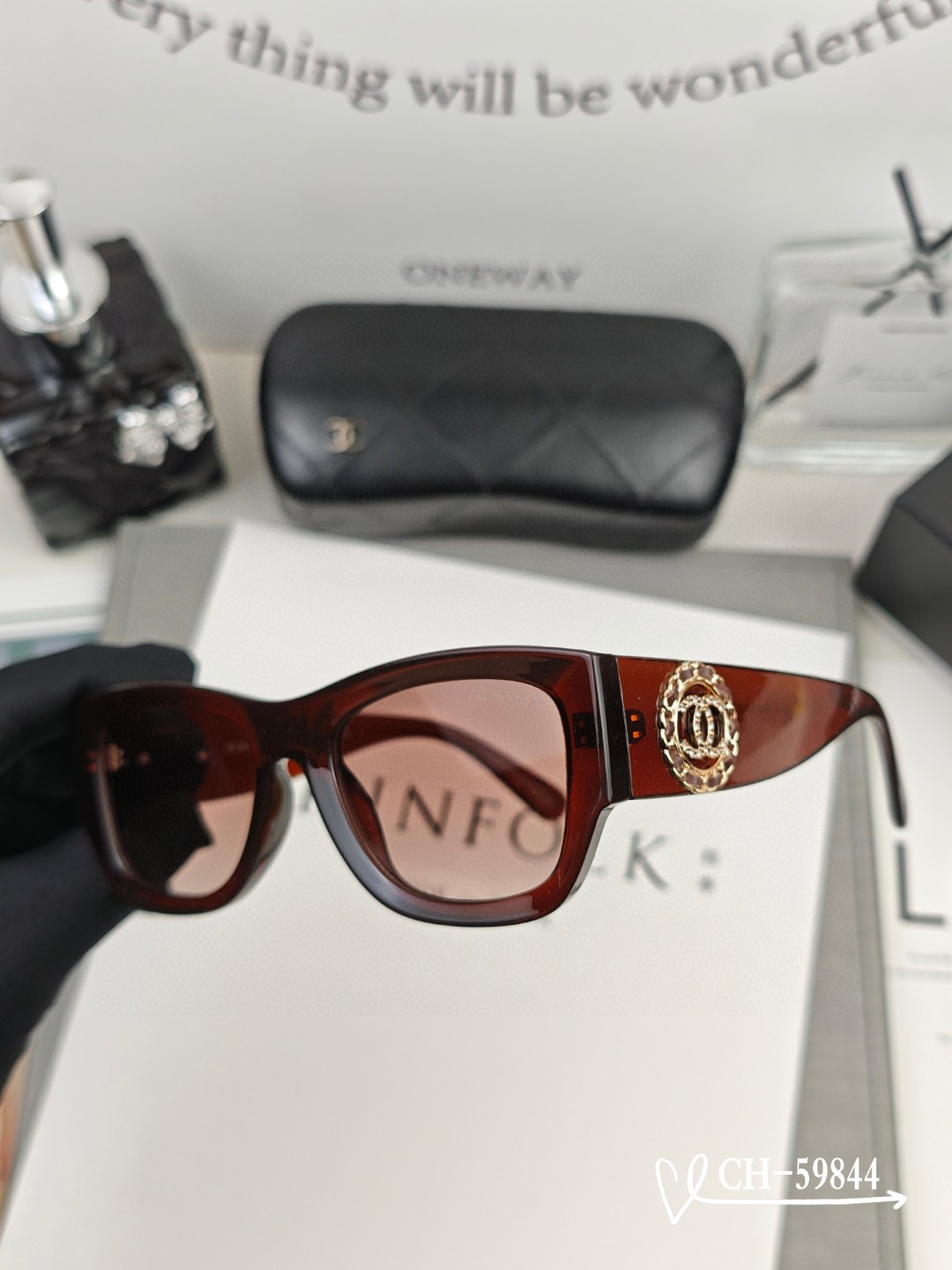   👓.【法国香奈儿-CHANEL】
         🕶.【宝丽来树脂高清镜片】
         ⭐