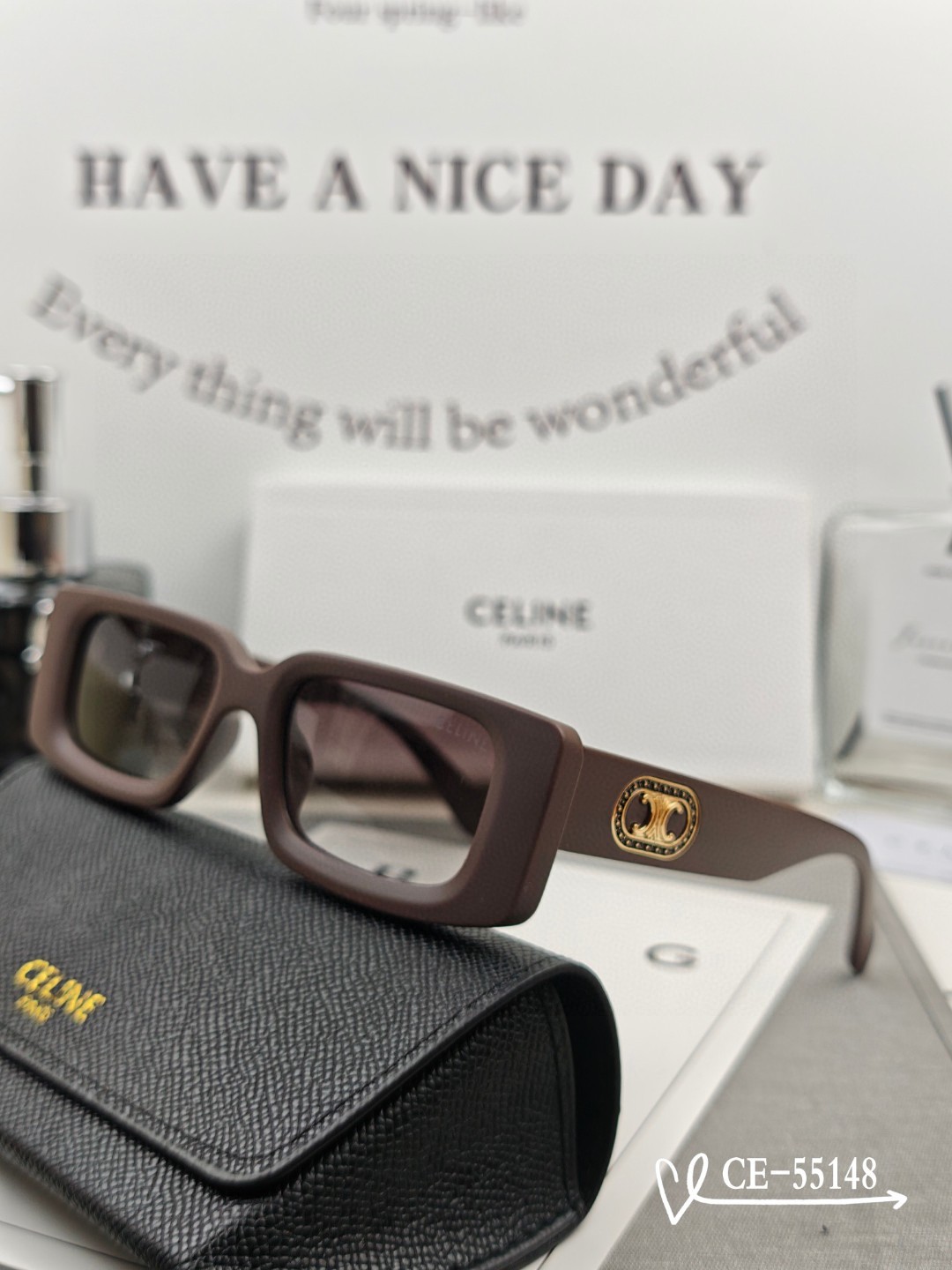   👓.【法国塞林-CELINE】
         🕶️.【宝丽来树脂偏光镜片】
         ⭐