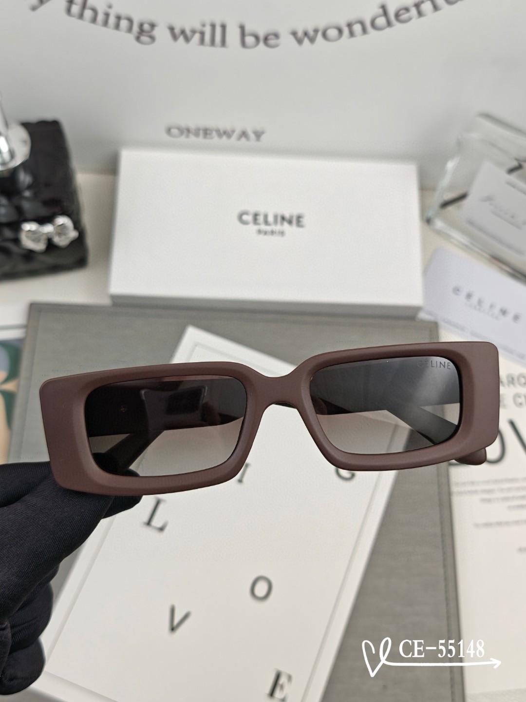   👓.【法国塞林-CELINE】
         🕶️.【宝丽来树脂偏光镜片】
         ⭐