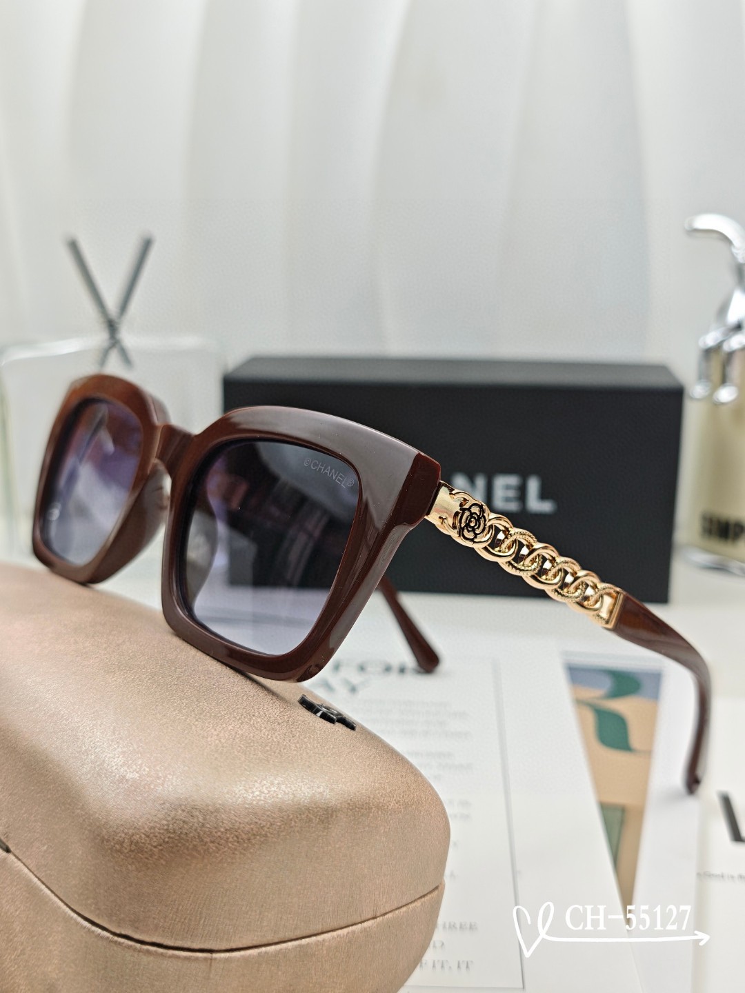  👓.【法国香奈儿-CHANEL】
         🕶.【宝丽来树脂高清镜片】
         ⭐