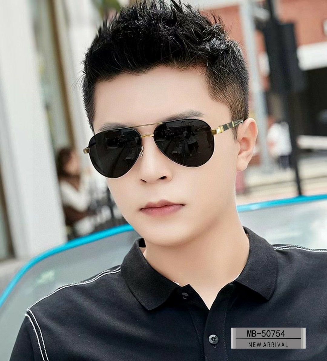   👓.【MercedesBenz- 奔驰】
         🕶.【宝丽来树脂偏光镜片】
     