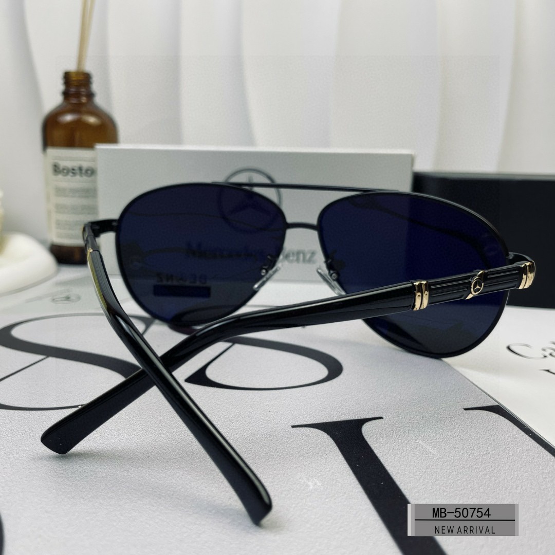    👓.【MercedesBenz- 奔驰】
         🕶.【宝丽来树脂偏光镜片】
     