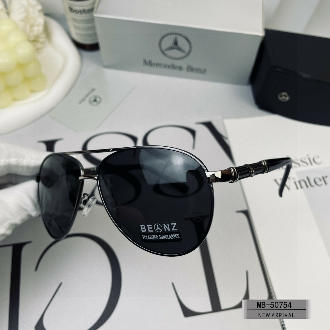    👓.【MercedesBenz- 奔驰】
         🕶.【宝丽来树脂偏光镜片】
     