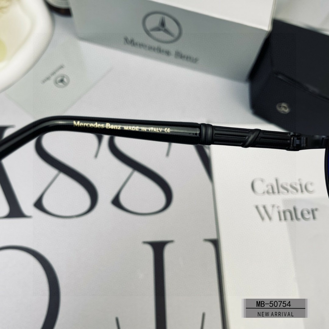    👓.【MercedesBenz- 奔驰】
         🕶.【宝丽来树脂偏光镜片】
     