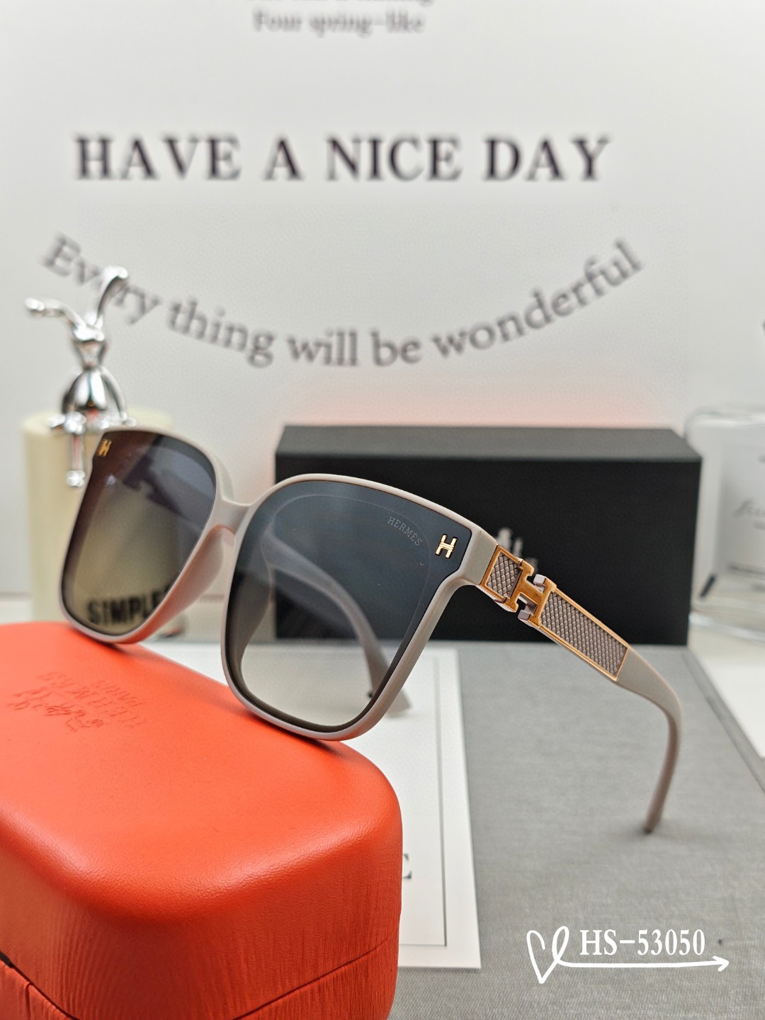   👓.【爱马仕-HERMES】
         🕶.【宝丽来树脂偏光镜片】
         ⭐️