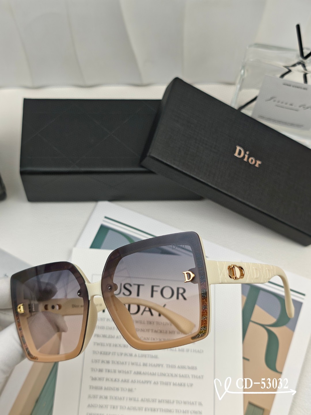    👓.【法国迪奥-DIOR】
         🕶️.【宝丽来树脂偏光镜片】
         ⭐️