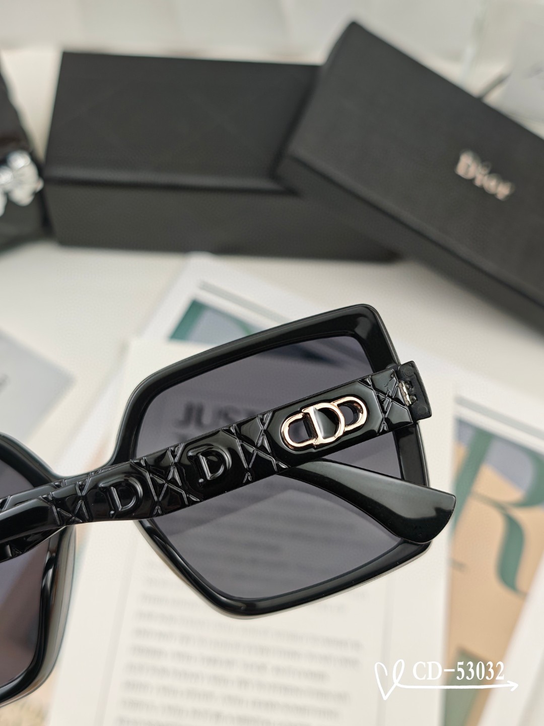    👓.【法国迪奥-DIOR】
         🕶️.【宝丽来树脂偏光镜片】
         ⭐️