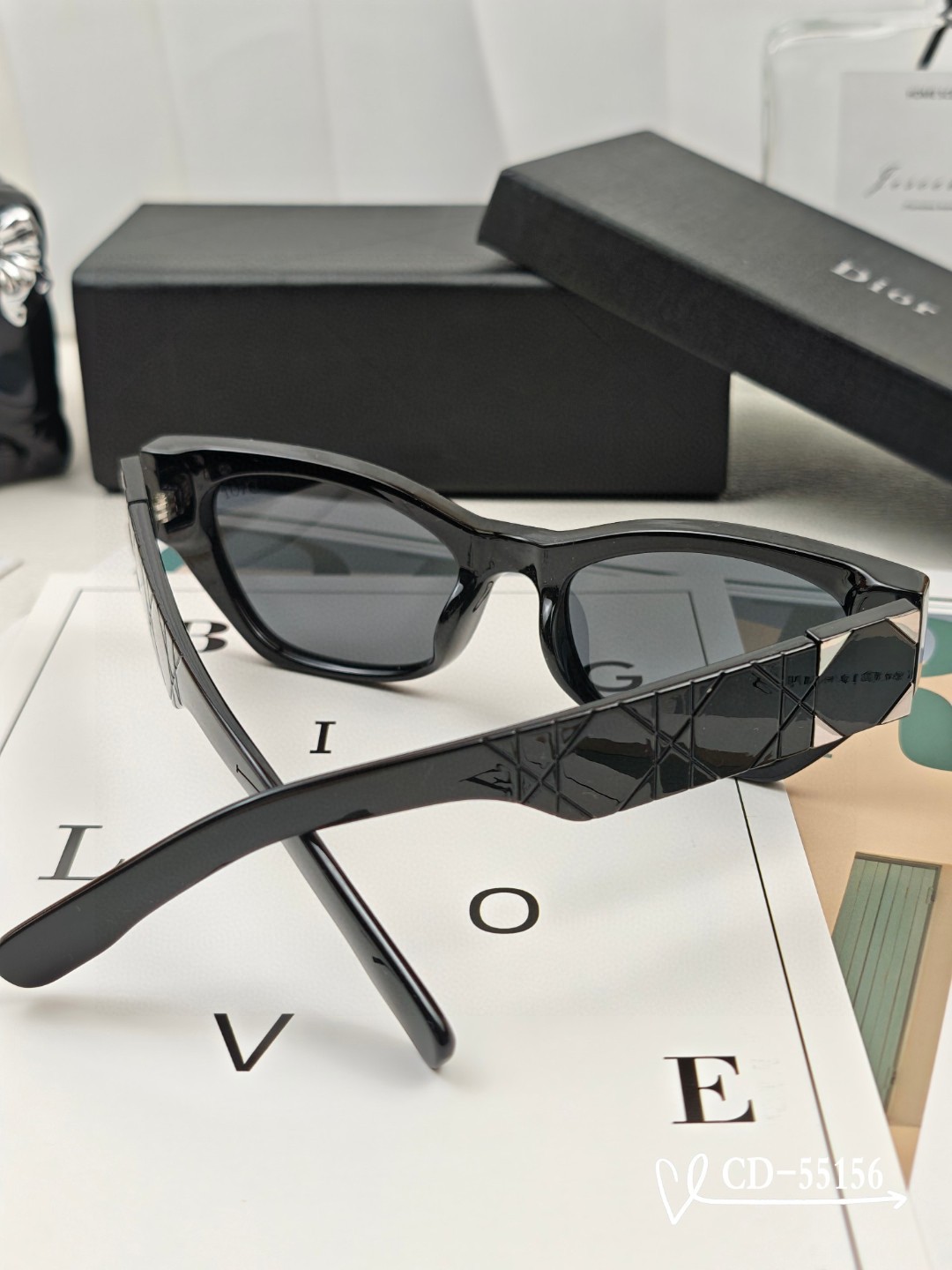    👓.【法国迪奥-DIOR】
         🕶️.【宝丽来树脂偏光镜片】
         ⭐️
