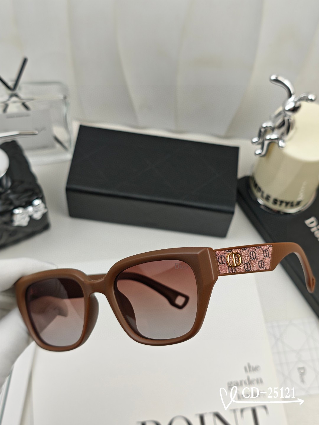    👓.【法国迪奥-DIOR】
         🕶️.【宝丽来树脂偏光镜片】
         ⭐️