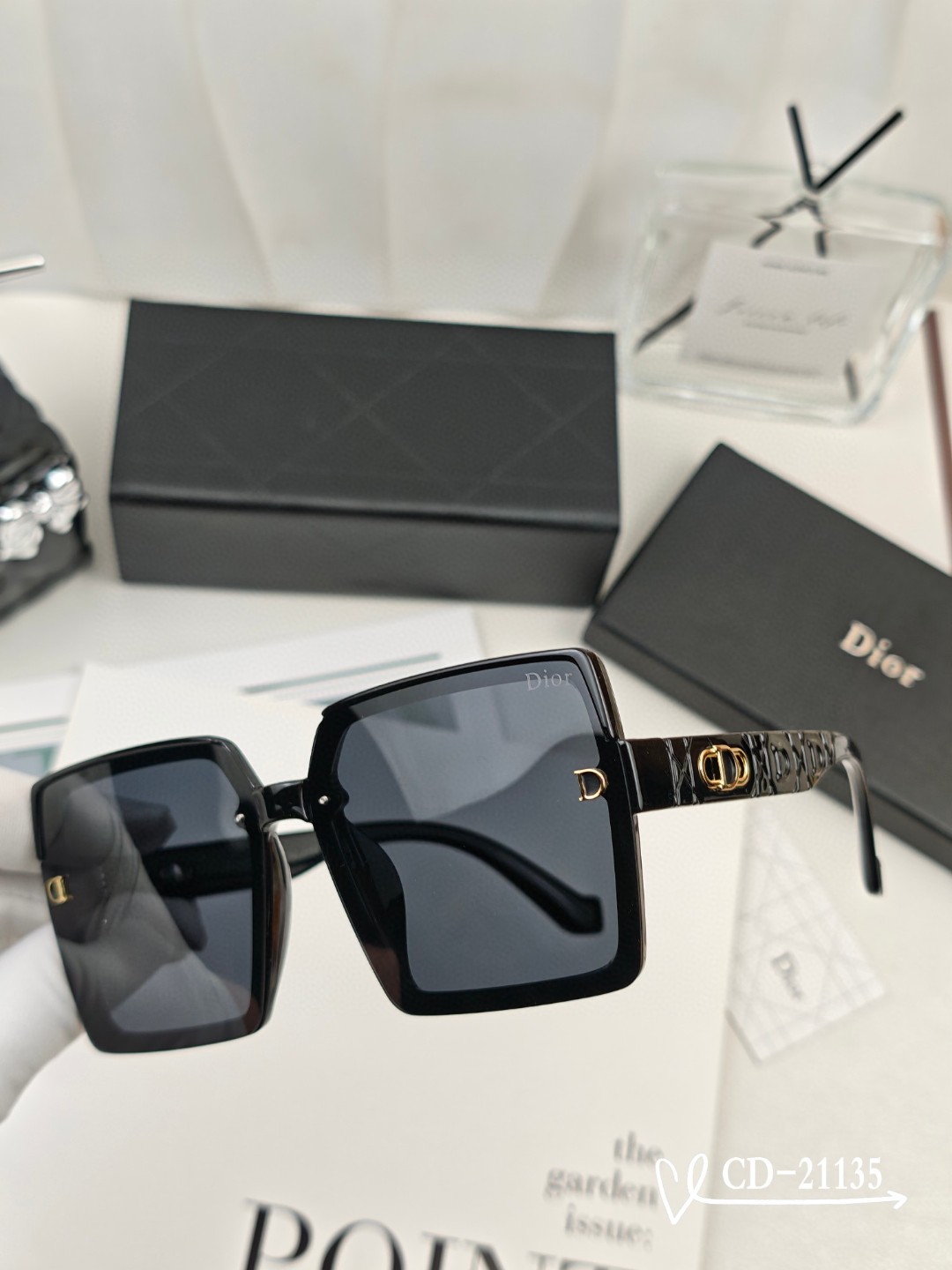    👓.【法国迪奥-DIOR】
         🕶️.【宝丽来树脂偏光镜片】
         ⭐️