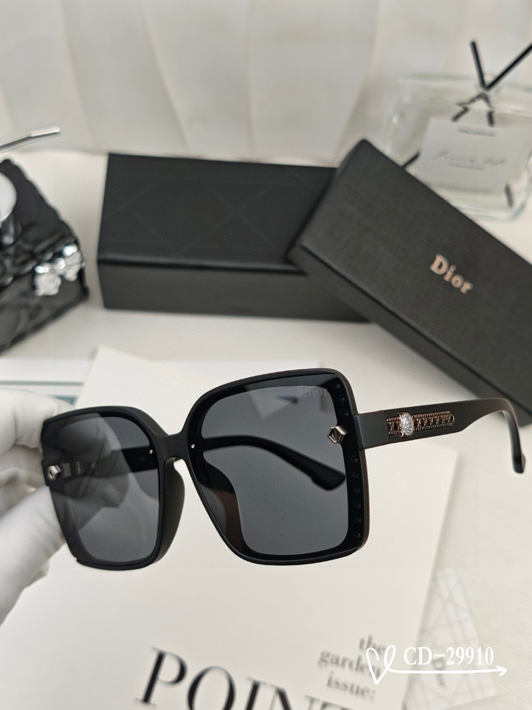    👓.【法国迪奥-DIOR】
         🕶️.【宝丽来树脂偏光镜片】
         ⭐️