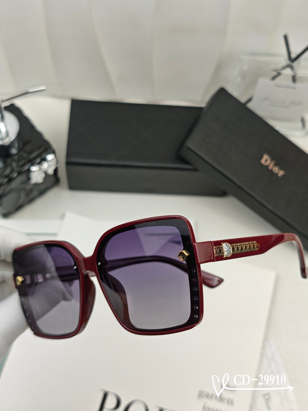    👓.【法国迪奥-DIOR】
         🕶️.【宝丽来树脂偏光镜片】
         ⭐️