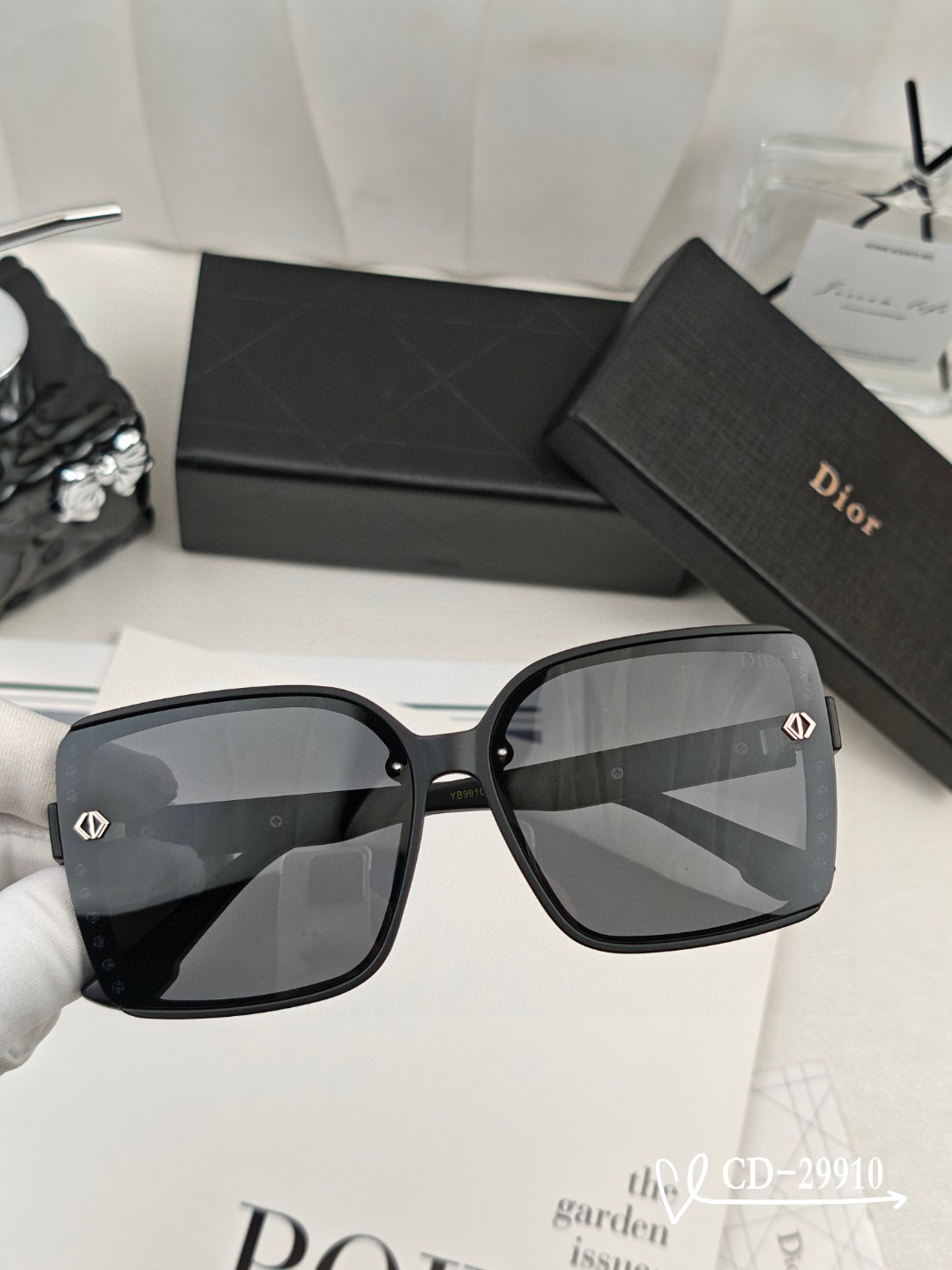    👓.【法国迪奥-DIOR】
         🕶️.【宝丽来树脂偏光镜片】
         ⭐️
