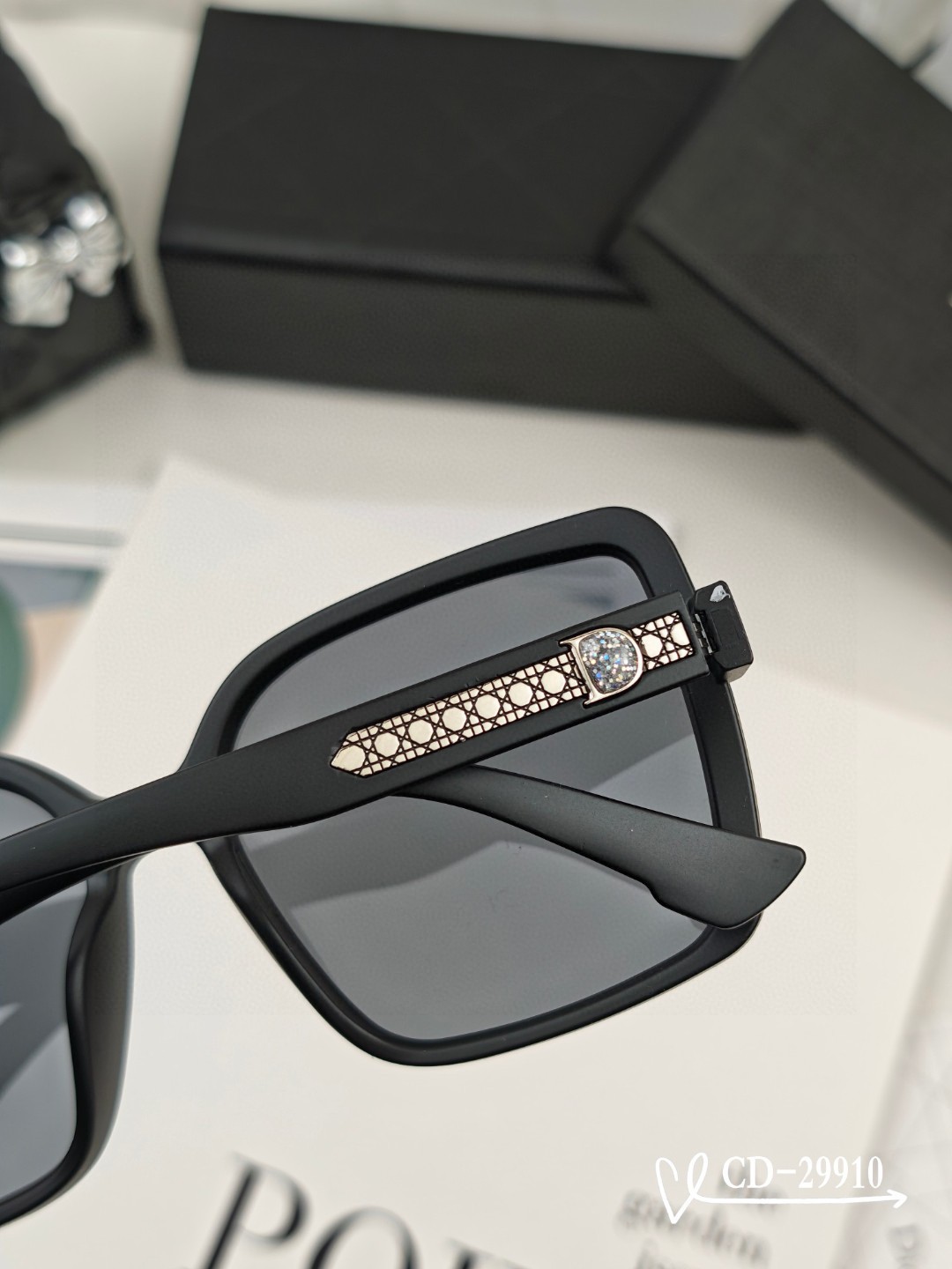    👓.【法国迪奥-DIOR】
         🕶️.【宝丽来树脂偏光镜片】
         ⭐️