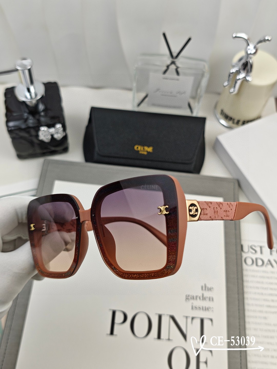    👓.【法国塞林-CELINE】
         🕶️.【宝丽来树脂偏光镜片】
         
