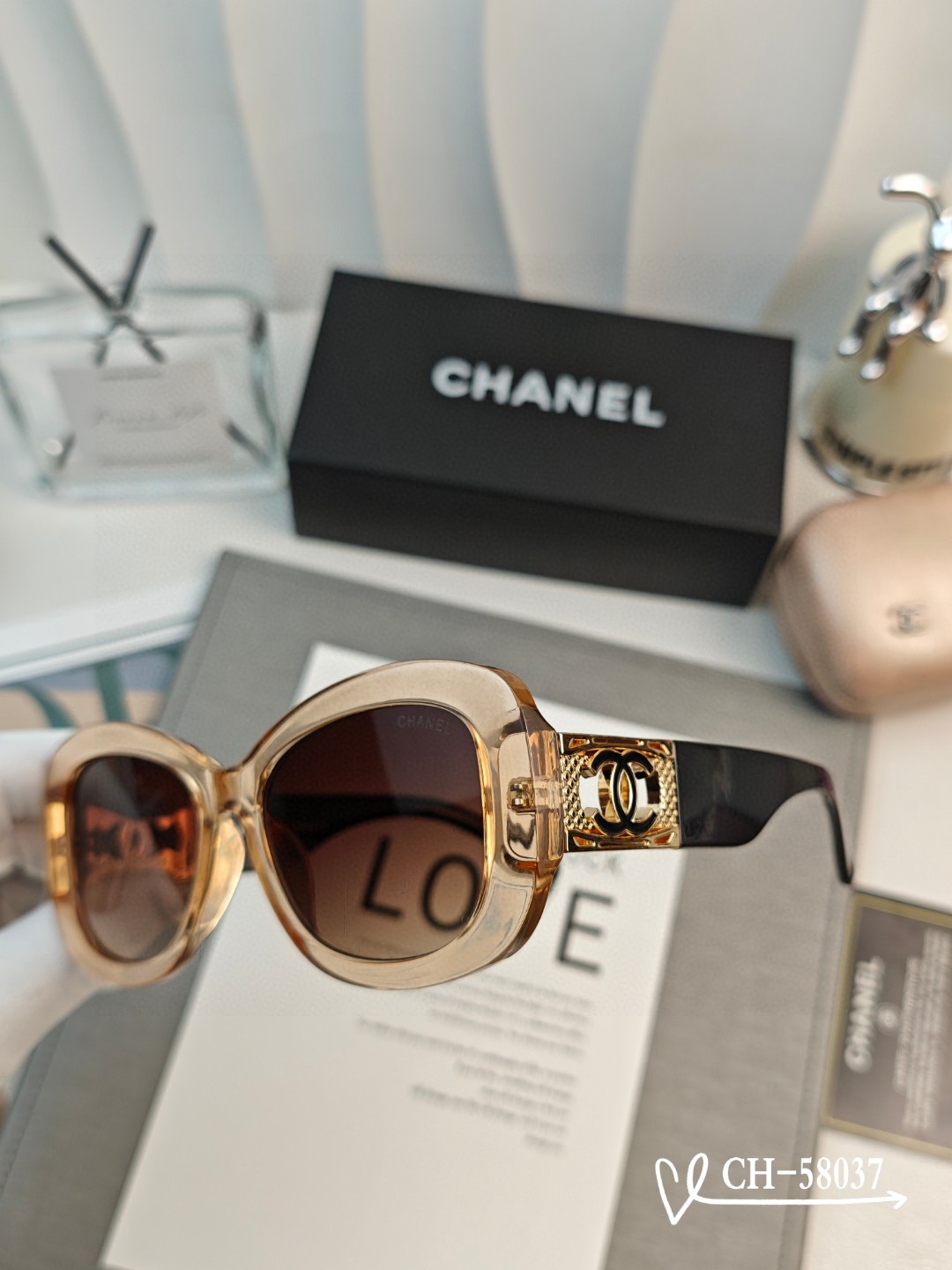   👓.【法国香奈儿-CHANEL】
         🕶.【宝丽来树脂高清镜片】
         ⭐