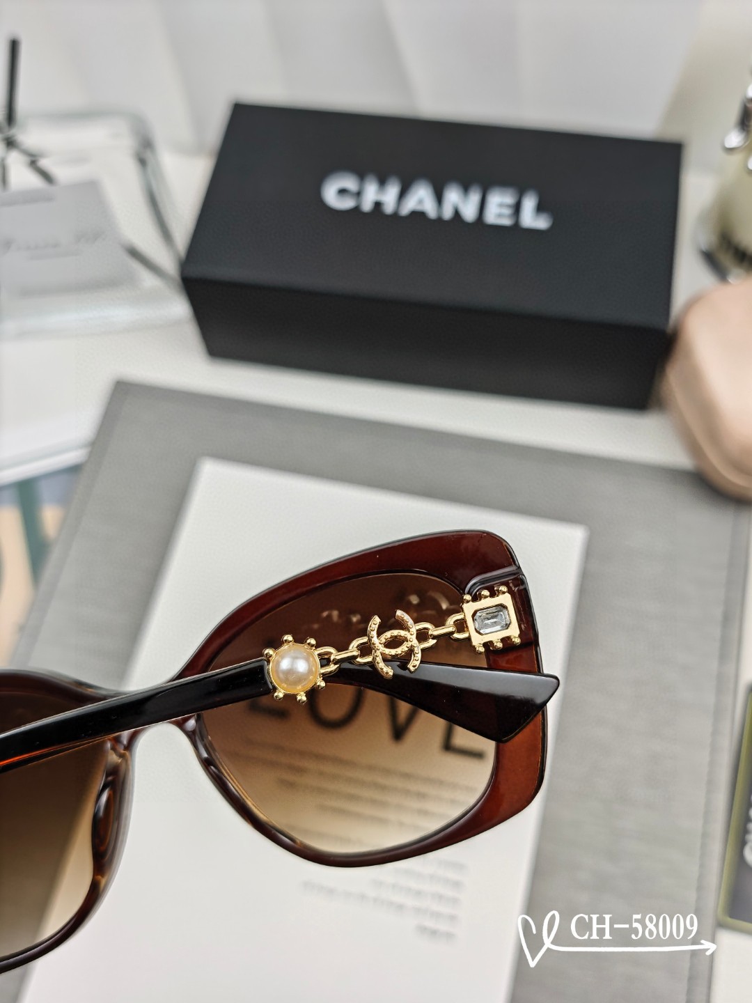   👓.【法国香奈儿-CHANEL】
         🕶.【宝丽来树脂高清镜片】
         ⭐