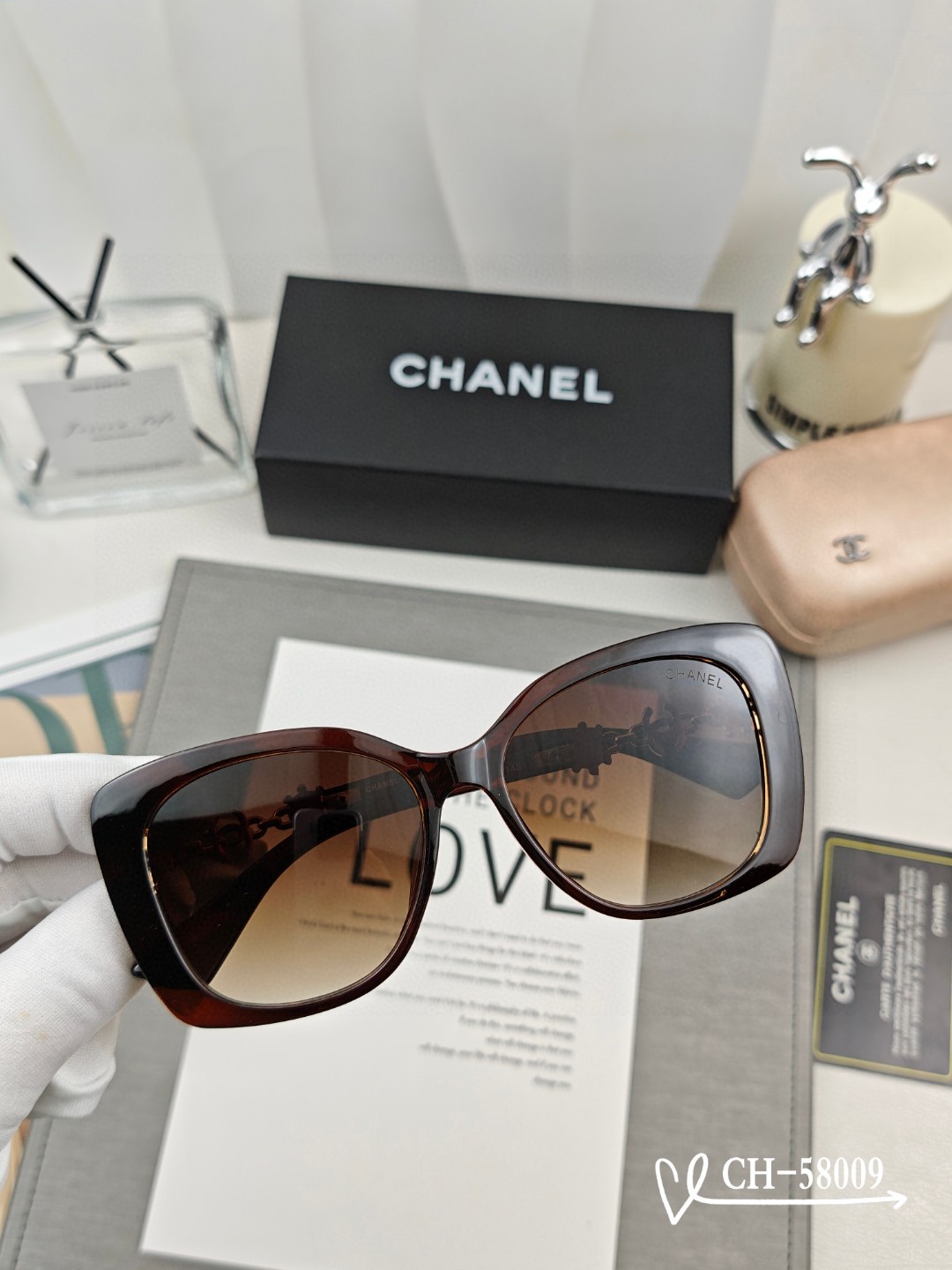   👓.【法国香奈儿-CHANEL】
         🕶.【宝丽来树脂高清镜片】
         ⭐
