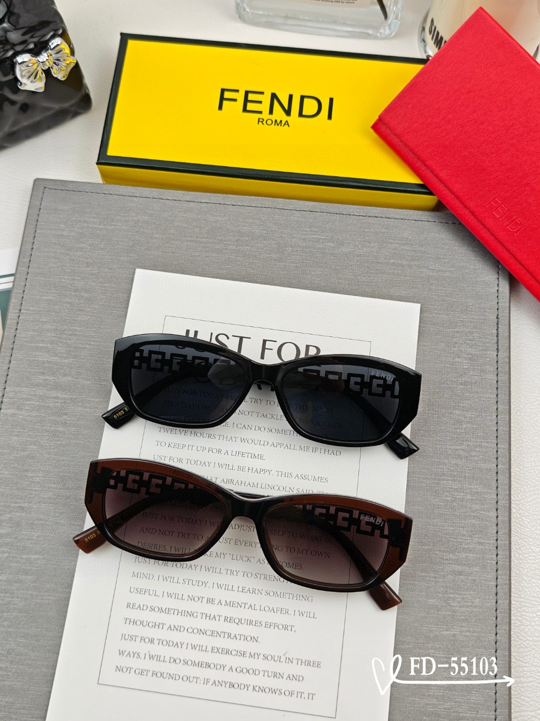   👓.【意大利芬迪-FENDI】
         🕶.【宝丽来树脂偏光镜片】
         ⭐️